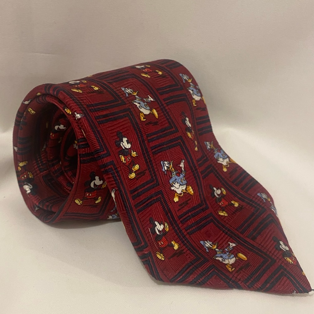Mickey and Co. Atlas Design Disney tie 90’s tie with Mickey and Donald 100% silk